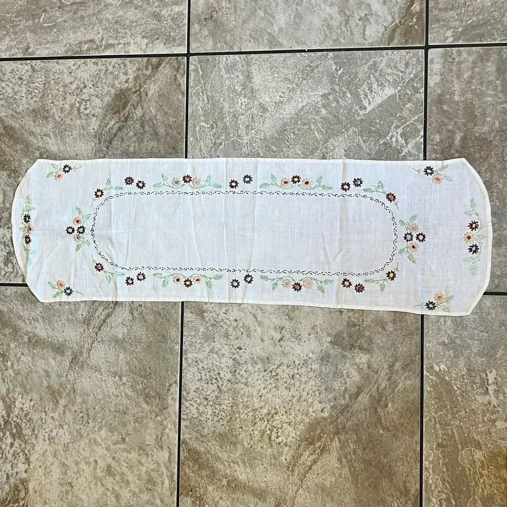 Vintage Hand Embroidered Table Runner Dresser Scarf Floral Scalloped Ends Decor - Picture 2 of 7
